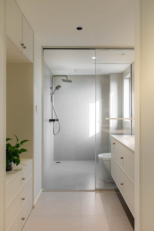 How to Create a Minimalist Bathroom Setup: A Step-by-Step Guide
